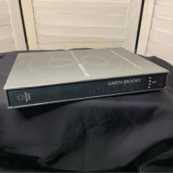 Garth Brooks The First Five Years Anthology Book and CD Disc Set Like New - Picture 5 of 12